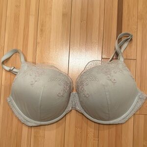 Elegant Lace Trimmed Victoria’s Secret Bra in Seafoam Gray